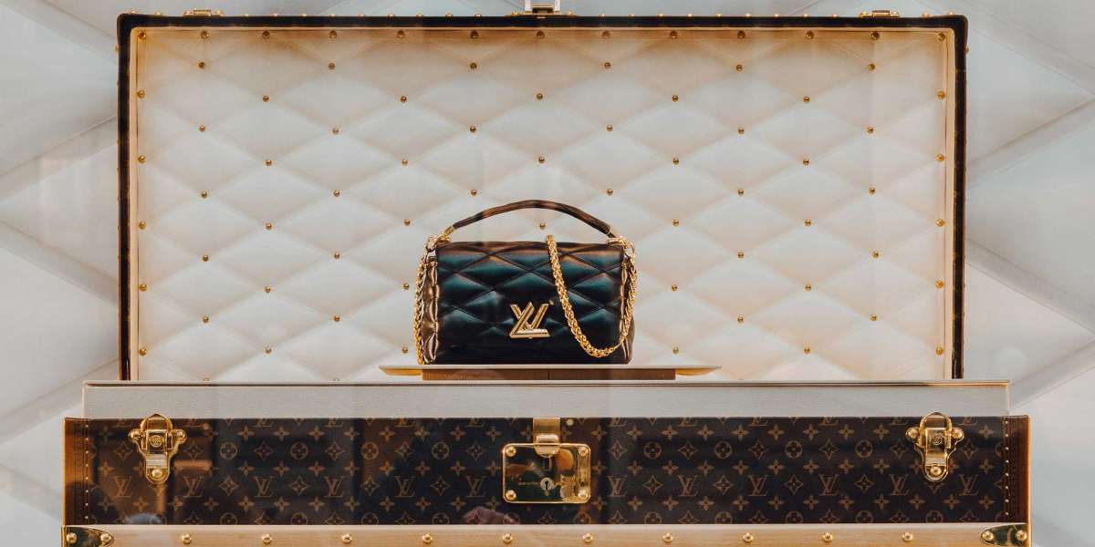 LV Outlets: Unveiling the Epitome of Luxury Woman Bags